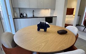 Navas 201 Elegant Suite